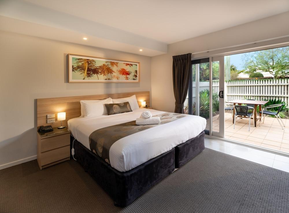 Boathouse Resort Studios And Suites Blairgowrie Exterior photo