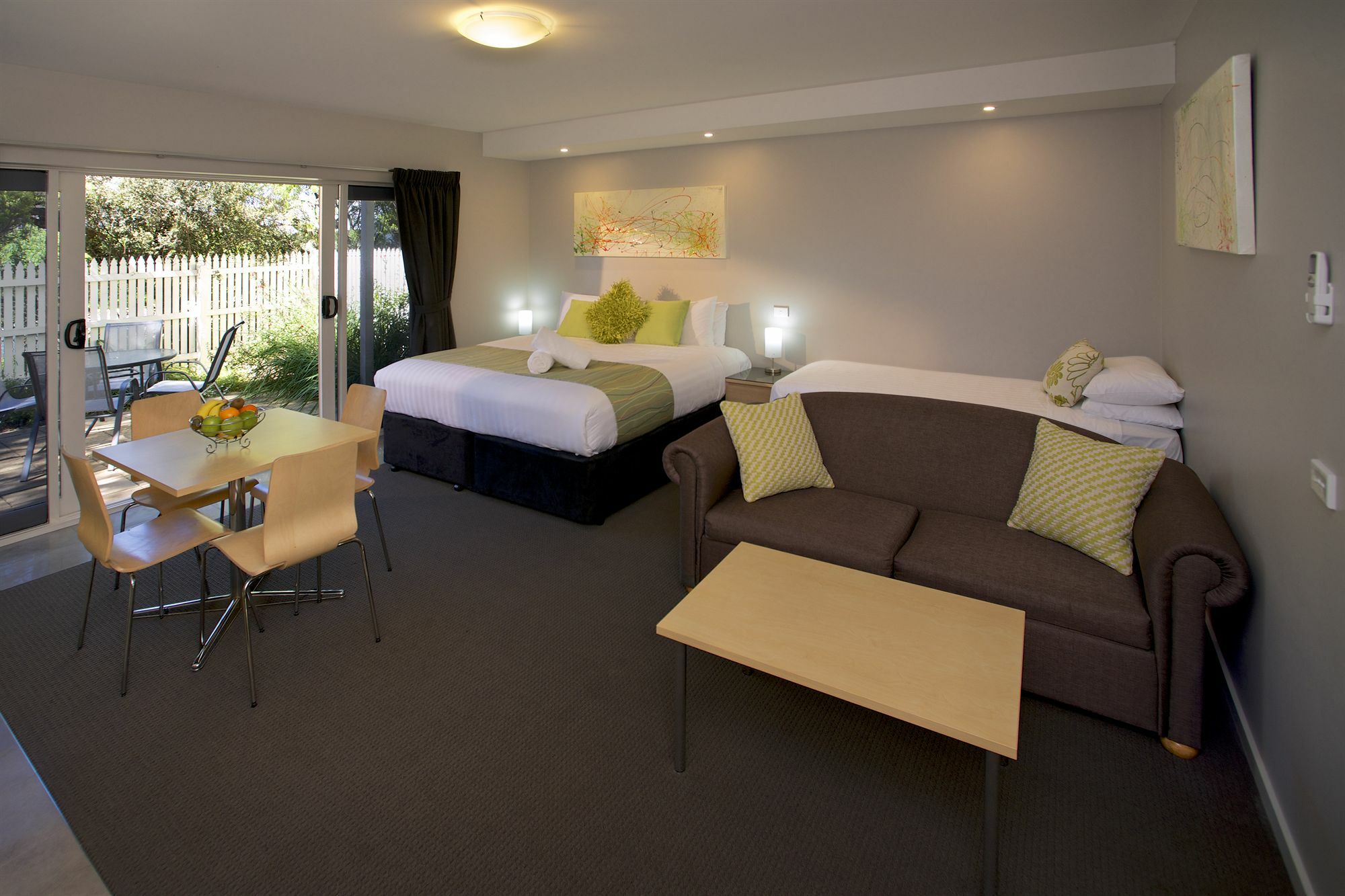 Boathouse Resort Studios And Suites Blairgowrie Exterior photo